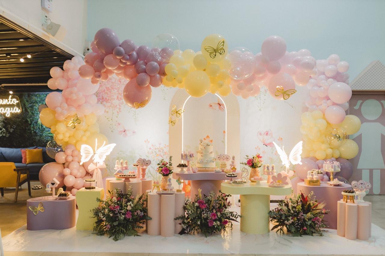 Espaço do buffet preparado para festa infantil